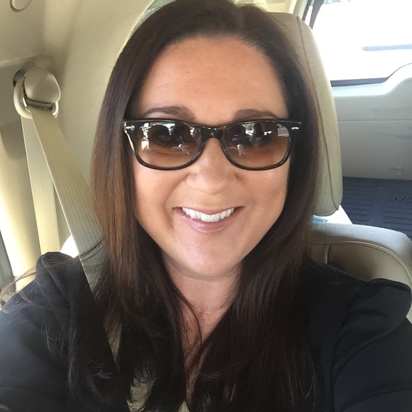 Meet your Posher, Jennifer - Picture 1 of 1